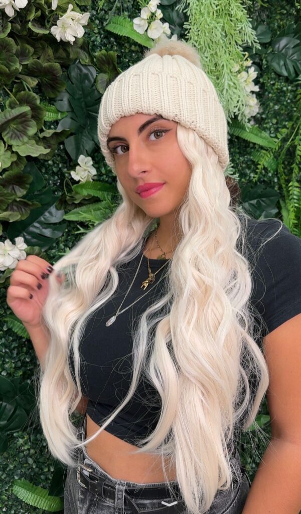 PARRUCCA CON CAPPELLO INVERNALE VANIGLIA